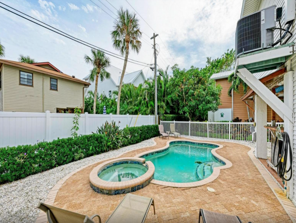 Holmes Beach Vacation Rental with Heated Pool & Spa – Steps to Gulf